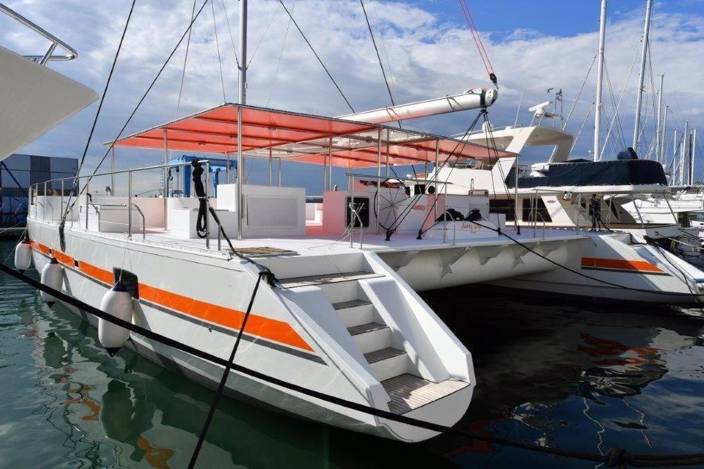 CUSTOM DAYCHARTER